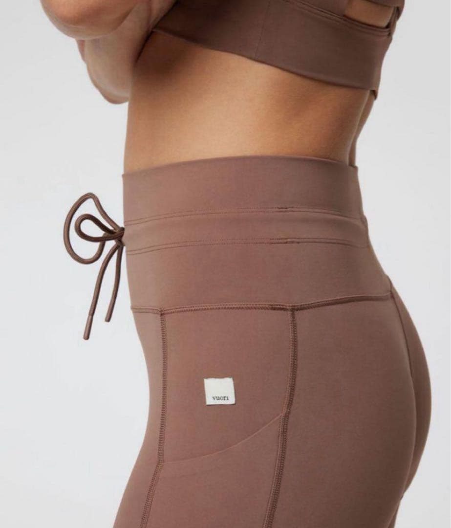 新品タグ付き　定価9680円　Vuori ヨガ　レギンス　Mサイズ　パープル系