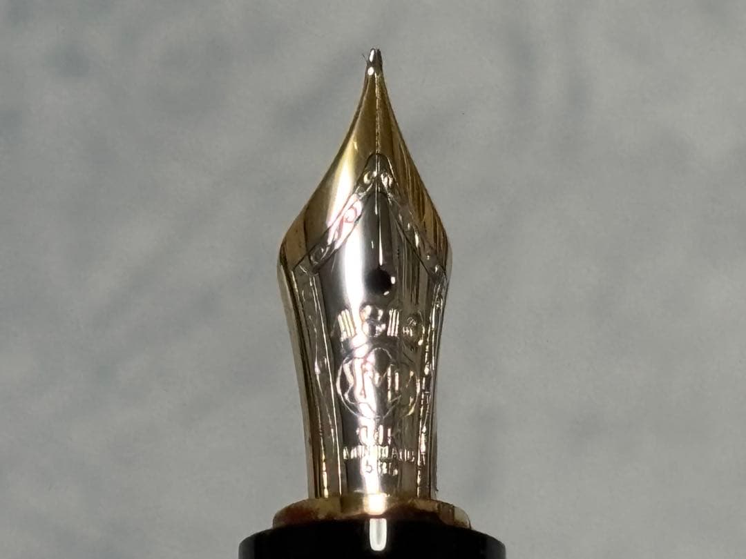 週末特価　Mont Blanc ボエム　万年筆　ペン先１４Ｋ