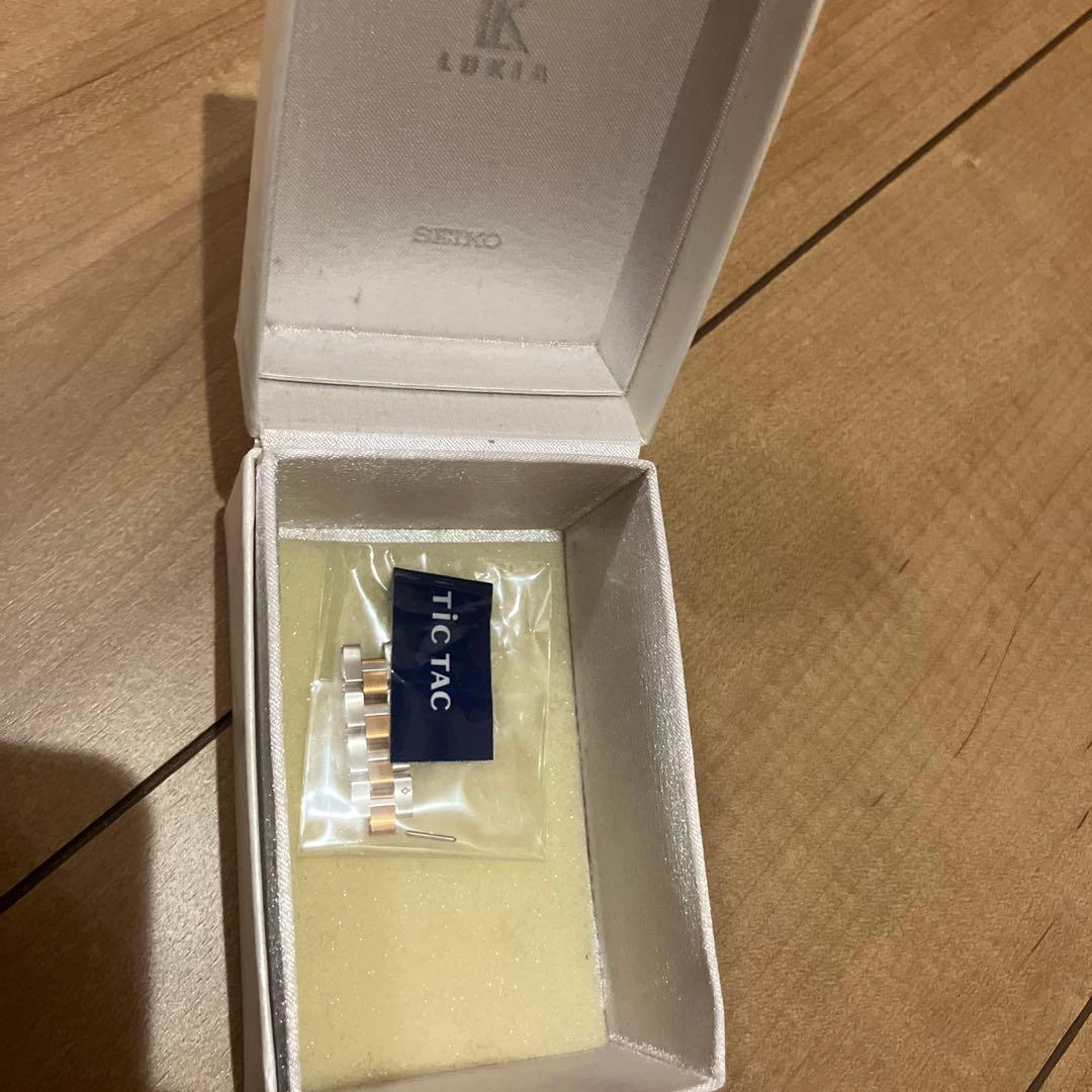 セイコー LUKIA レディース時計 シルバー/ゴールド