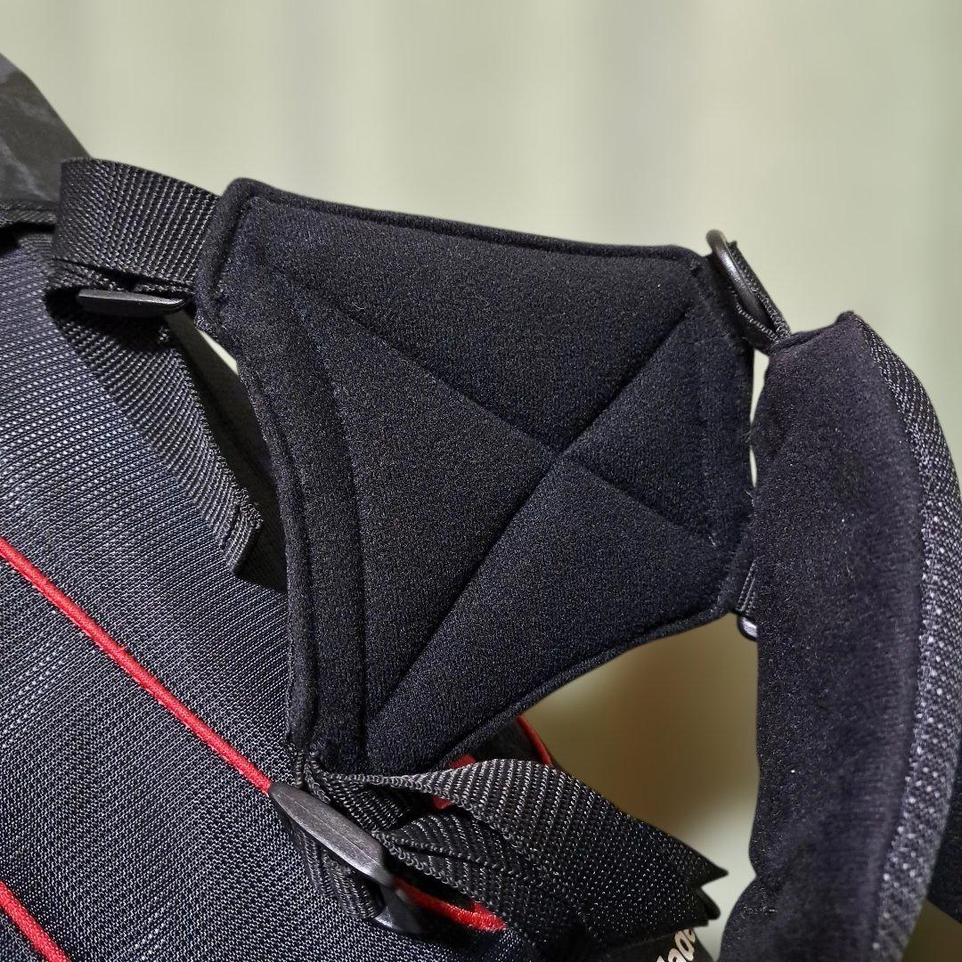 TaylorMade スタンド式キャディバッグ、フード付き。アイアンカバー付き。