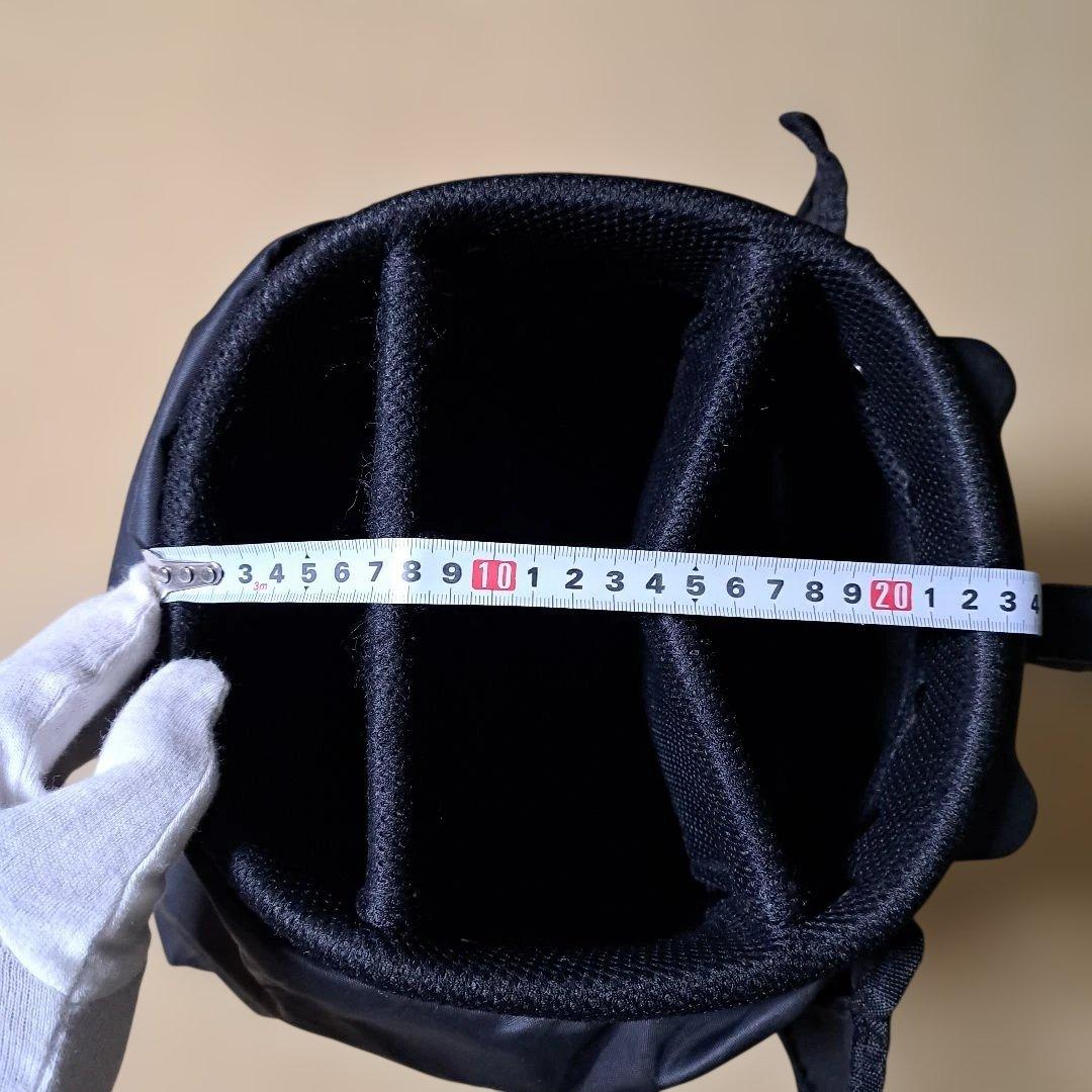 TaylorMade スタンド式キャディバッグ、フード付き。アイアンカバー付き。