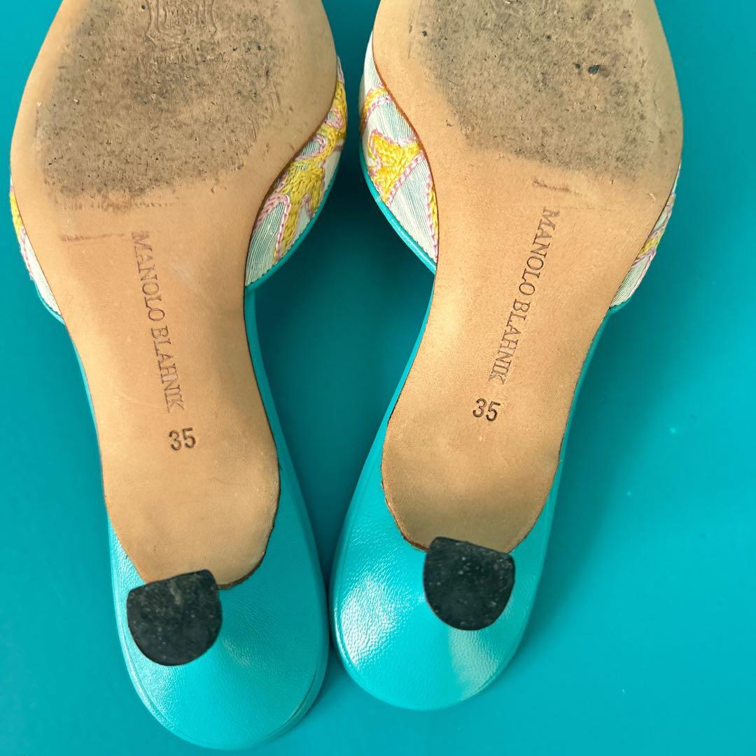 MANOLO BLAHNIKマノロブラニク　フラワー刺繍ミュール　ライトブルー