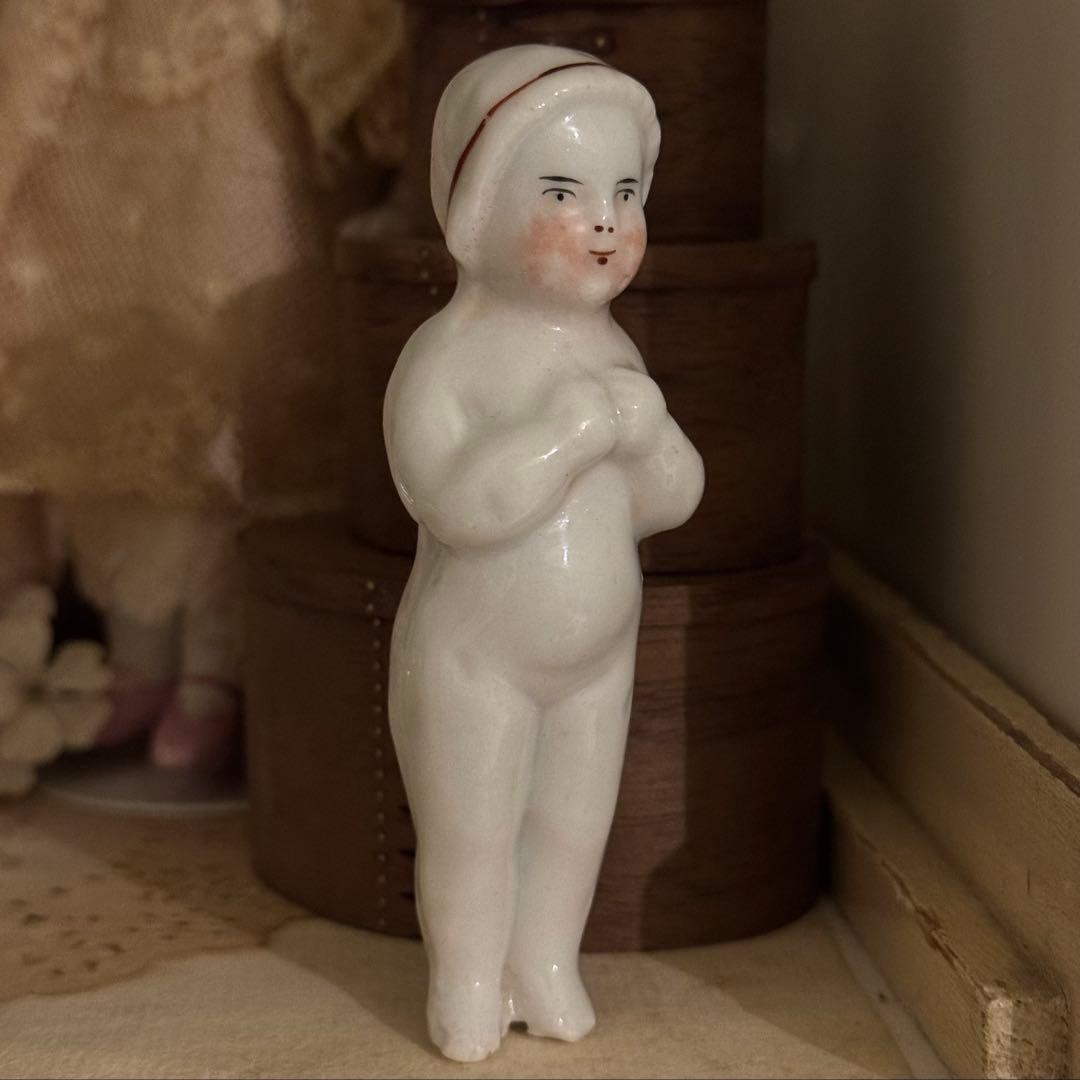 ドイツ フローズン シャーロット 1860年頃 ベビーハット 抱胸ポーズ 希少