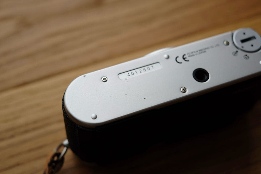 FUJIFILM KLASSE W シルバー（レザーケース・ストラップ付き）