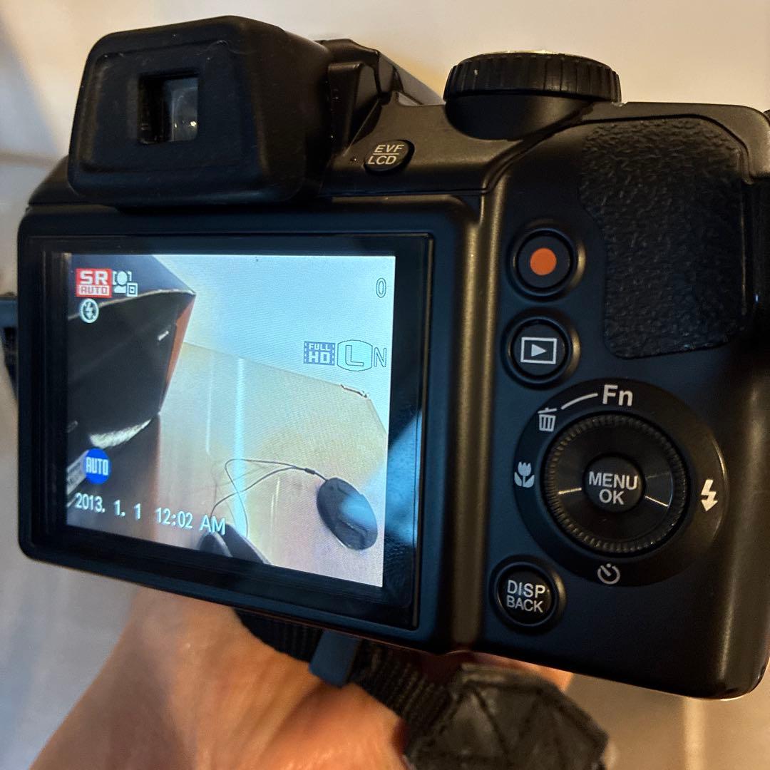 FUJIFILM FINEPIX S8400 本体　送料込み