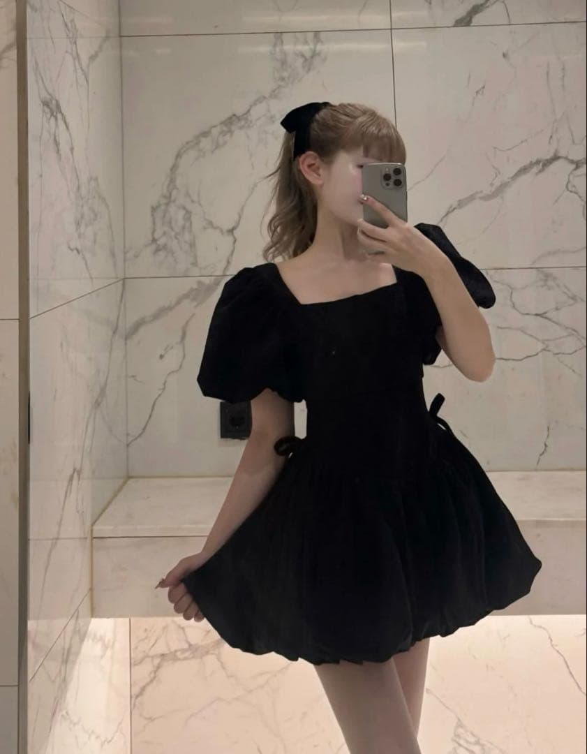 レース付きブラックミニワンピース