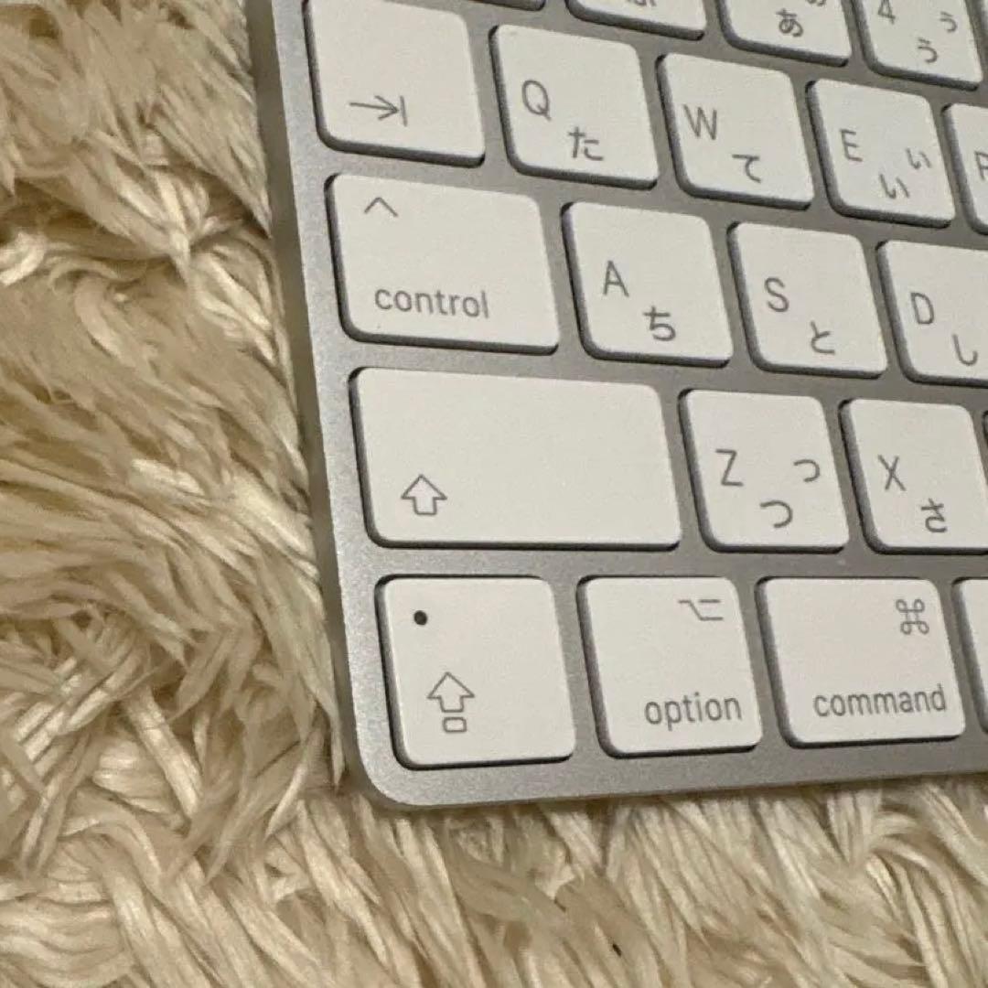 Magic Keyboard 日本語配列 ホワイト　ライトニング端子充電