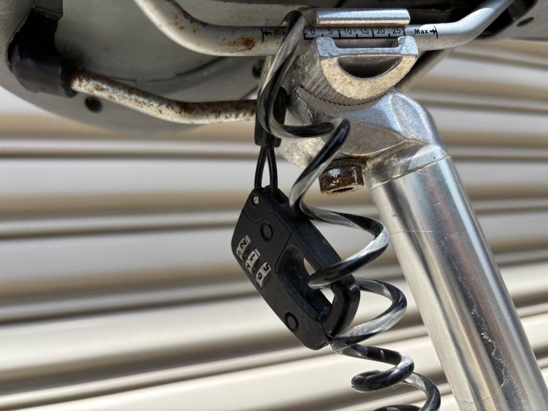 GIANTクロスバイク19ESCAPE R3鍵付きサドルロック付き 空気入れ付き