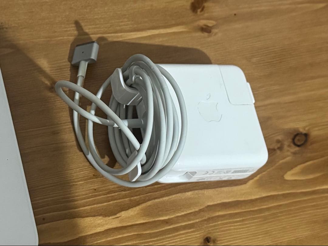 MacBookAir 11.6インチ【充電器付属】