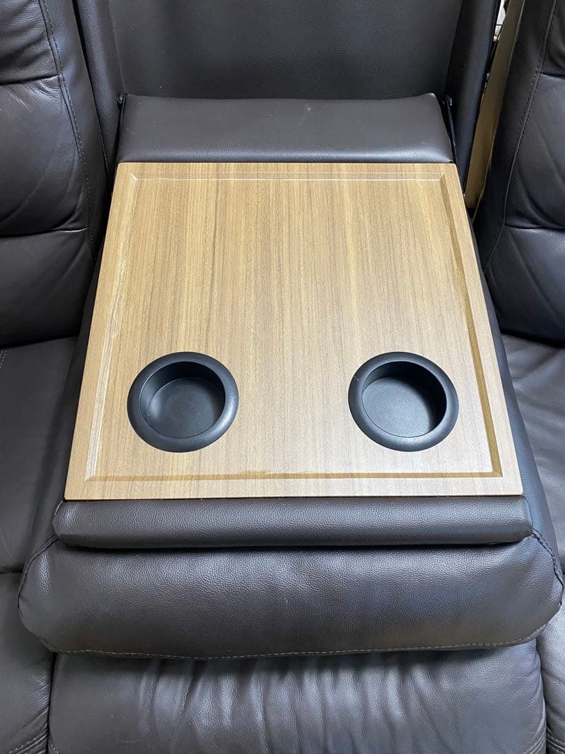 ニトリ　3人掛け電動テーブル付きリクライニングソファ(Nビリーバ2革)