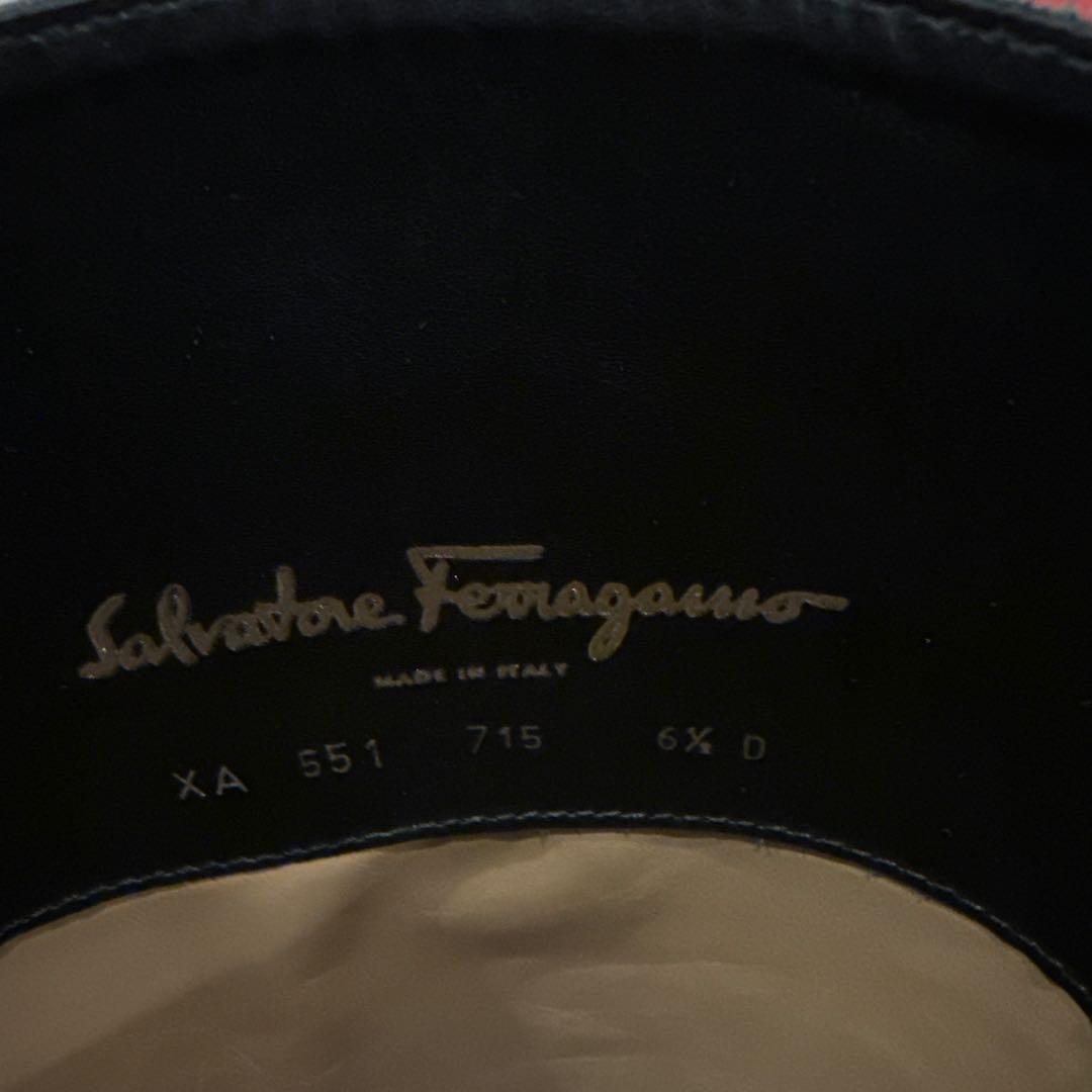 フェラガモ　ローヒールロングブーツ　黒