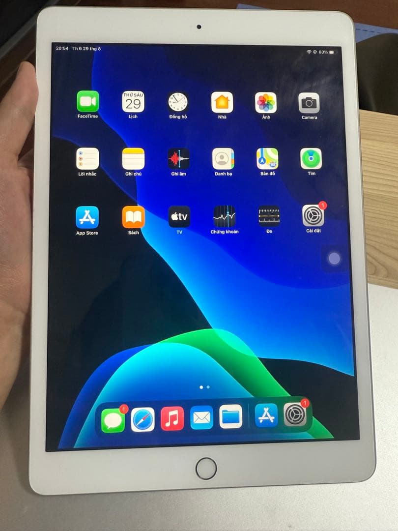 iPad 第8世代 10.2インチ (Wi-Fiモデル / 32GB)