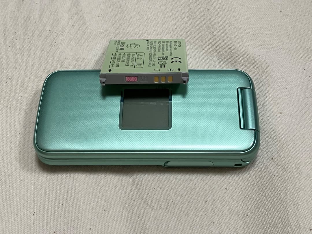 docomo F-02J らくらくホン ミントグリーン［ジャンク］