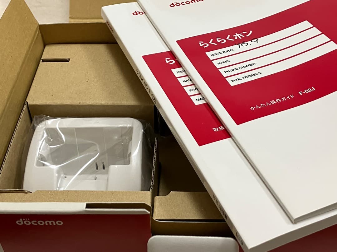 docomo F-02J らくらくホン ミントグリーン［ジャンク］