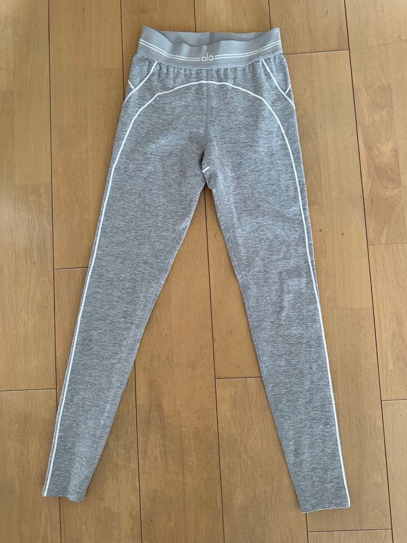 Alo トップとレギンスセット