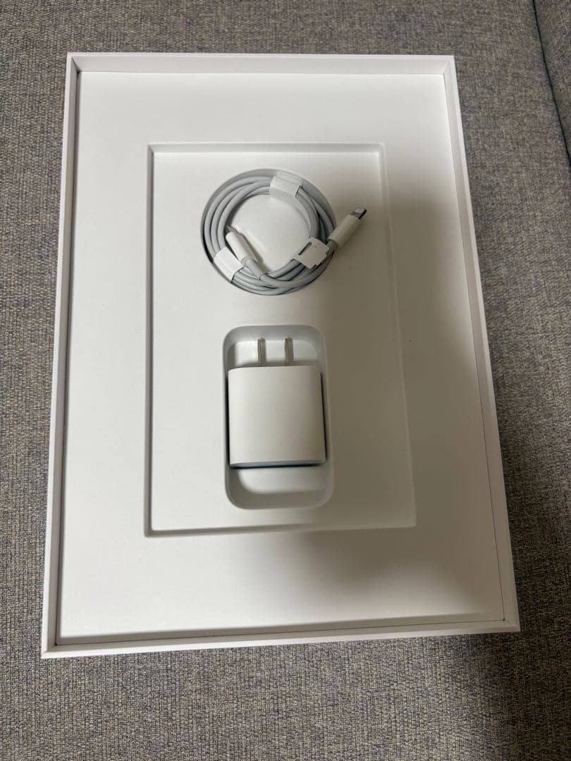 B*e様 美品 最終お値下げ　Apple iPad第9世代 256GB 純正キー