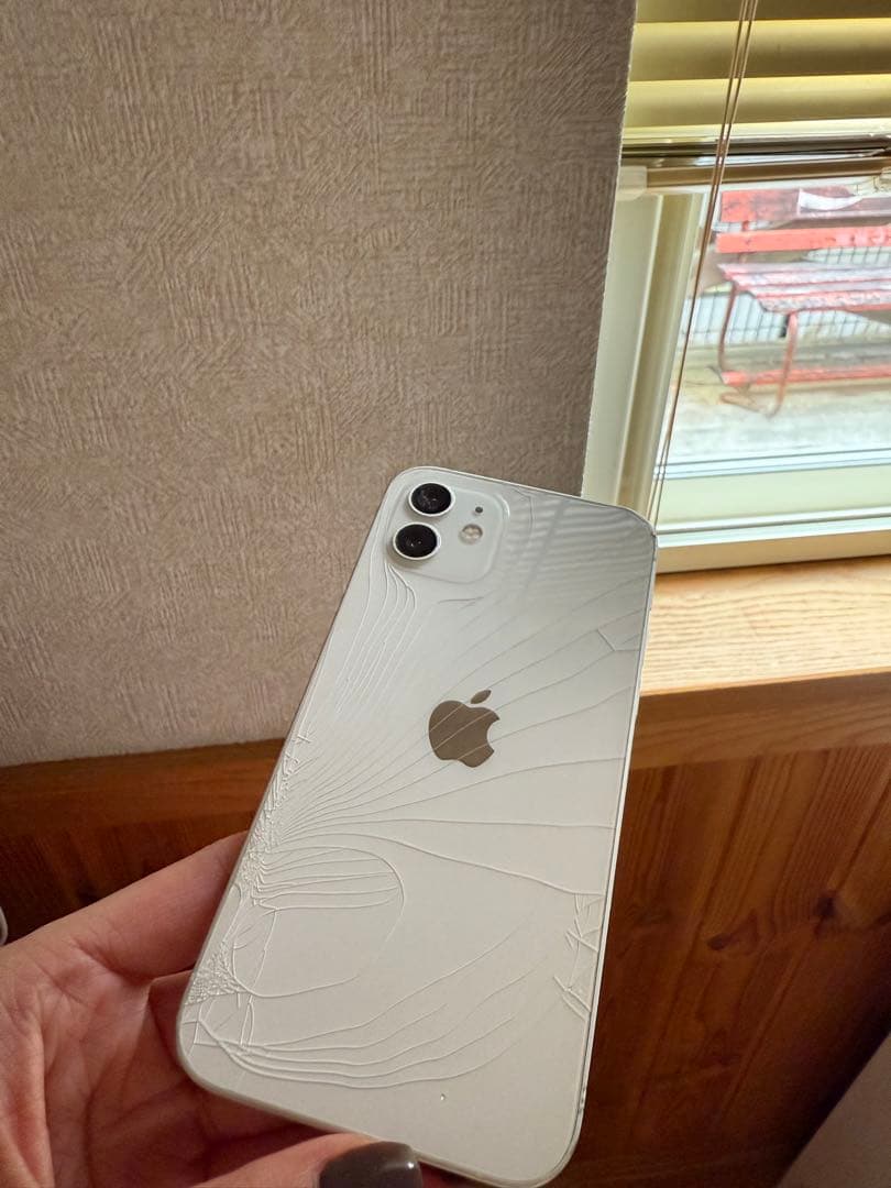 iPhone 12 本体　ヒビ割れあり