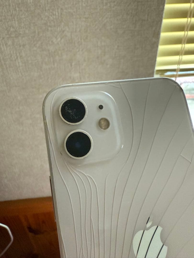 iPhone 12 本体　ヒビ割れあり