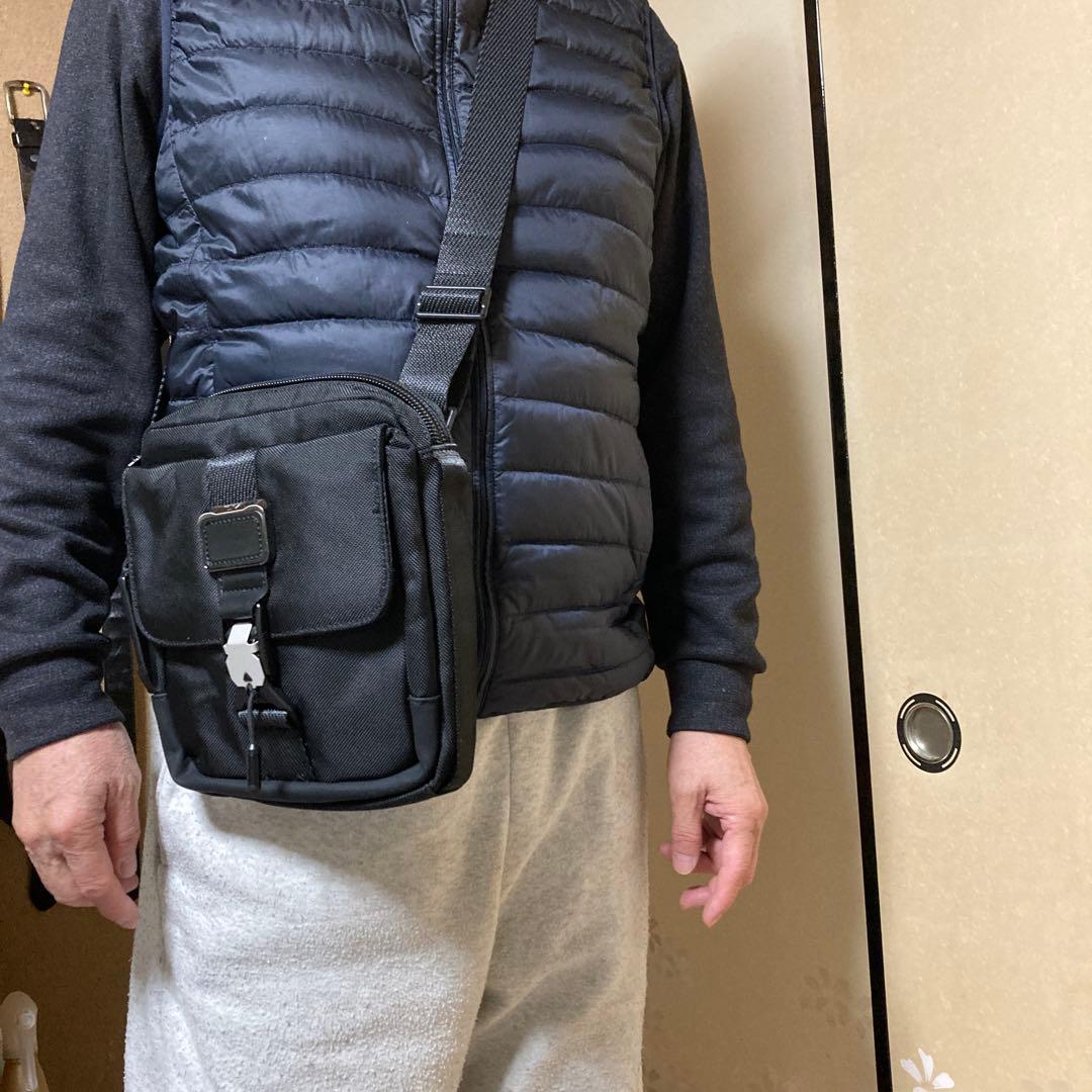 TUMI ブラック ショルダーバッグ 中型