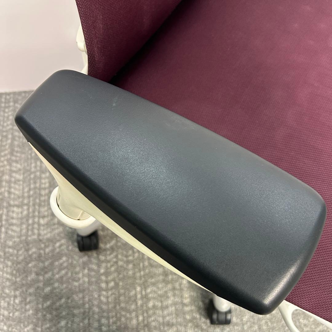 K エンボディチェア ハーマンミラー ホワイト えんじ色系　Embody