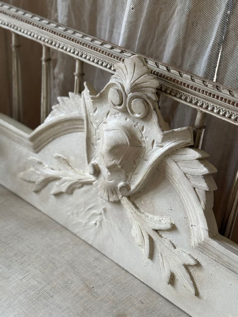 フランスアンティーク　ホワイトペイント　ペディメント