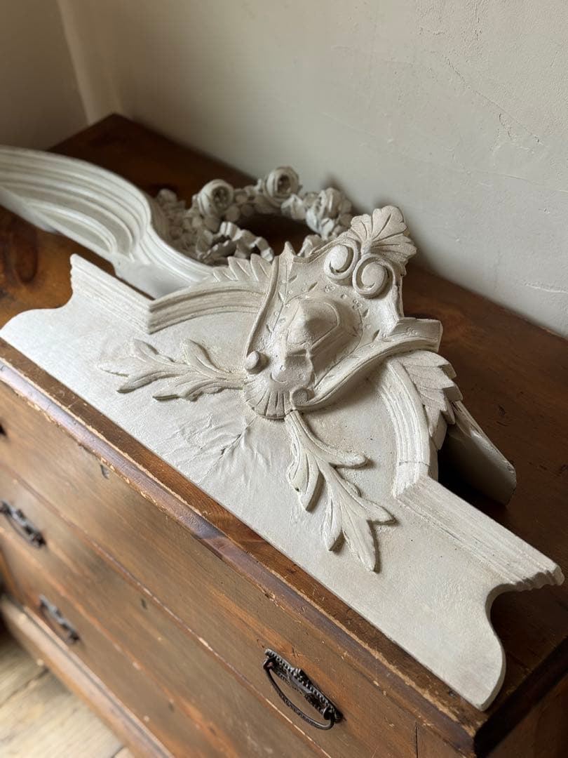 フランスアンティーク　ホワイトペイント　ペディメント