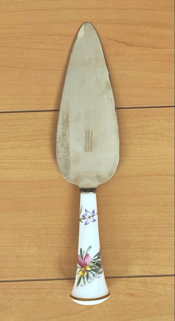 ロイヤルウースター　英国　ケーキ　皿　ナイフ　パーティー　オードブル　お祝い