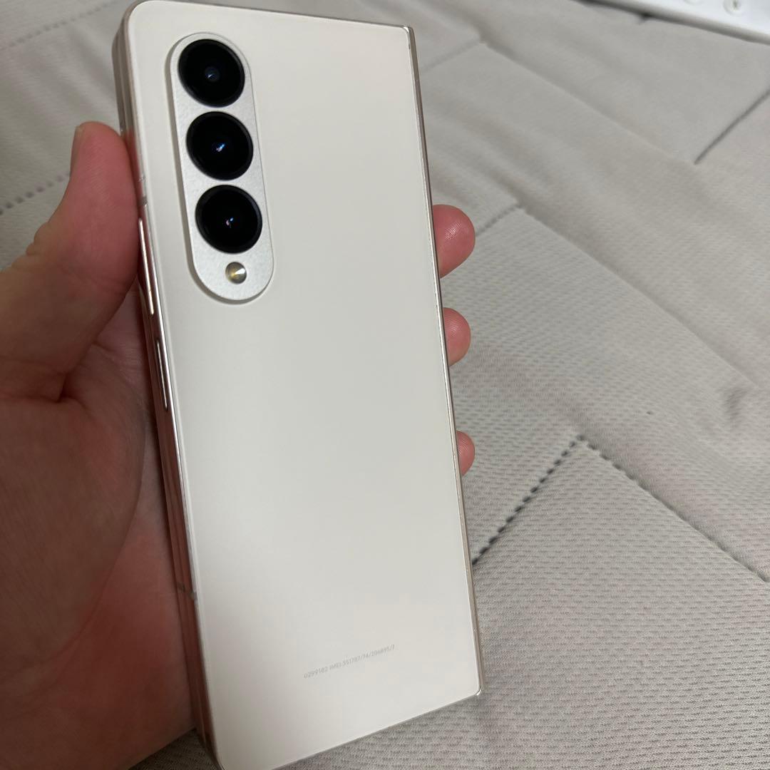 Galaxy zFold4 SIMフリー256GB本体