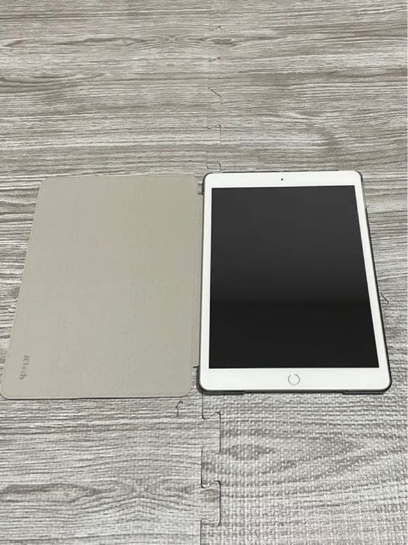 iPad (第８世代) Wi-Fi 32GB シルバー (整備済み品)