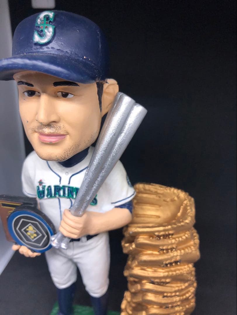 【イチロー 直筆サインボール】ボールケース、球団殿堂入り記念ボブルヘッド、セット