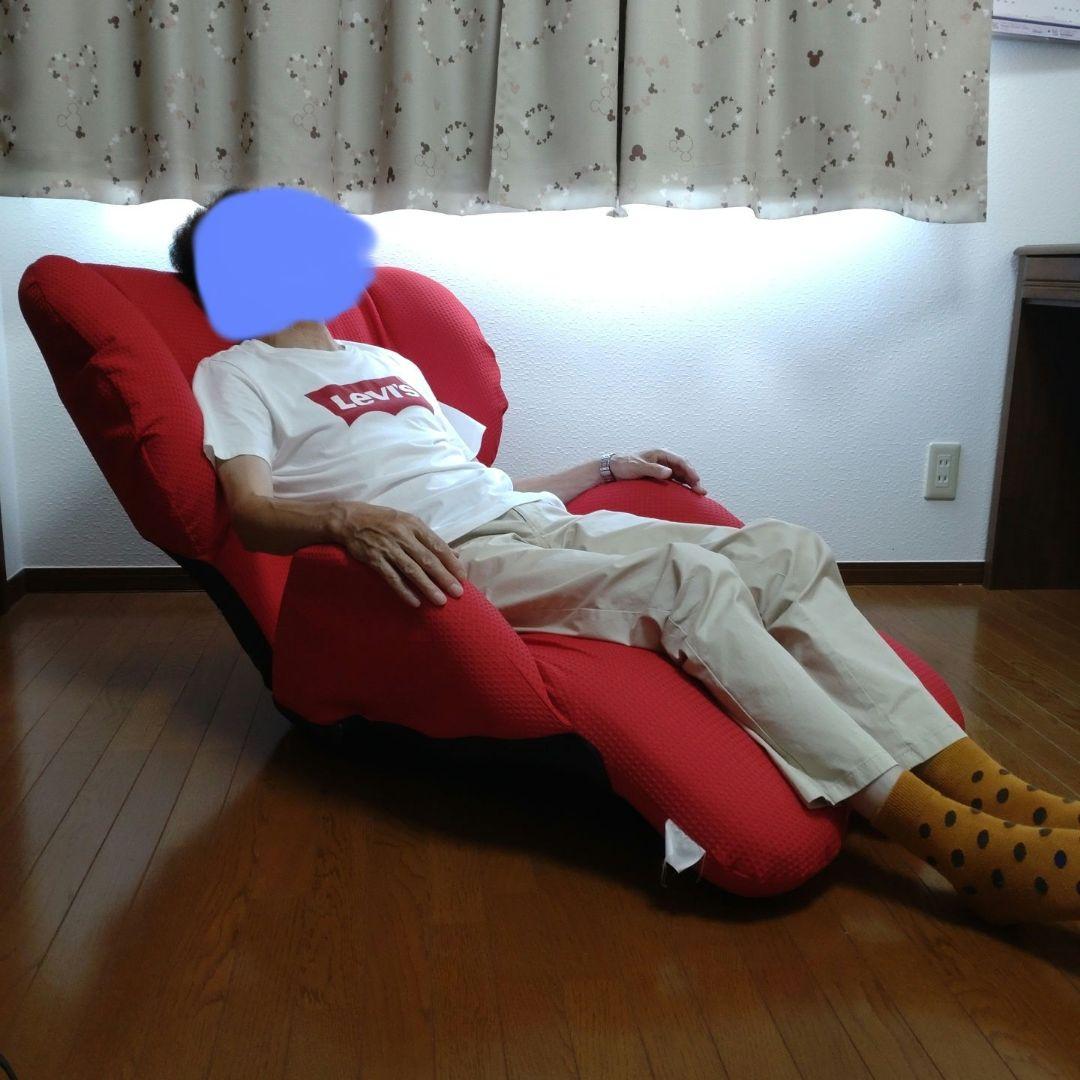 レッドリクライニングチェア