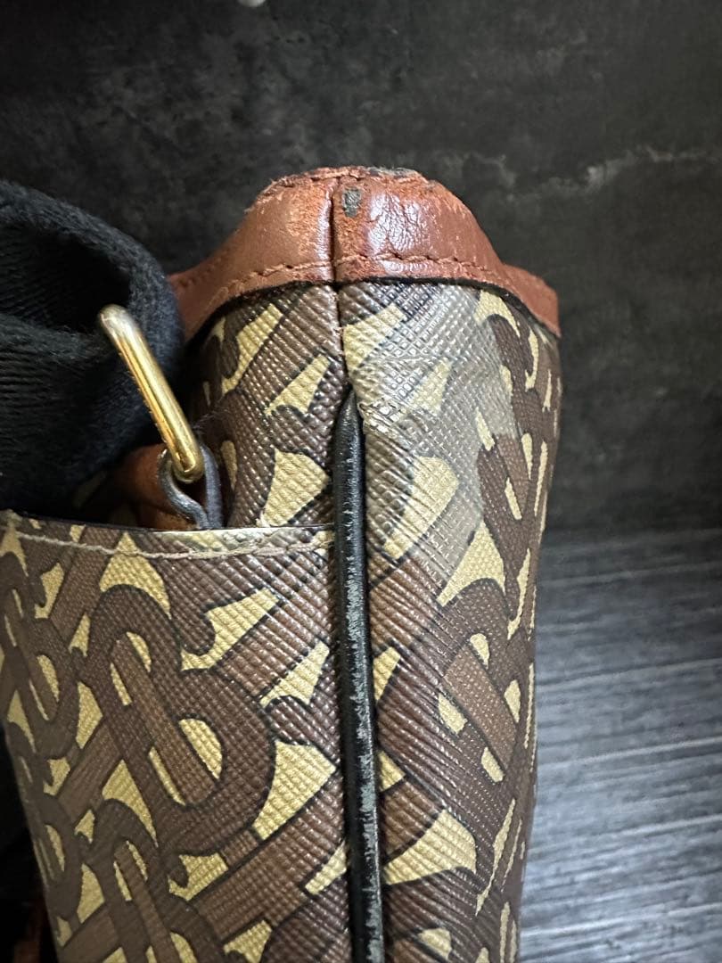 Burberry ショルダーバッグ　モノグラム　アナグラム