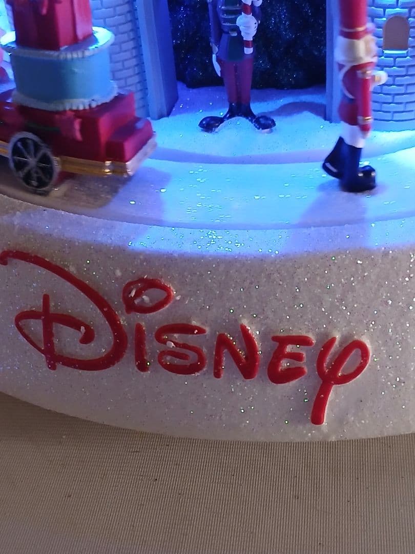 ディズニーセンターピースパレードシーンクリスマスオーメントコストコ