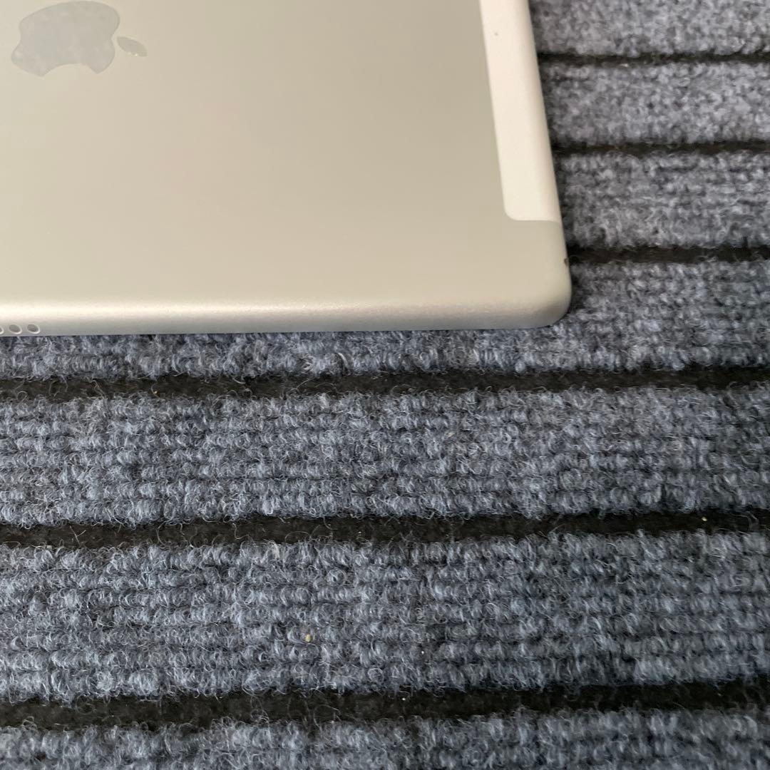 100 iPad 7世代 32GB SIMフリー シルバー
