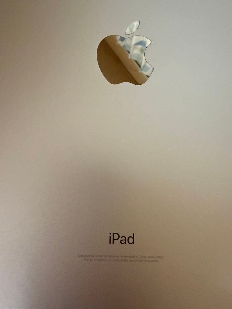 iPad Apple第5世代３２G Wi-Fi+celular ソフトバンク