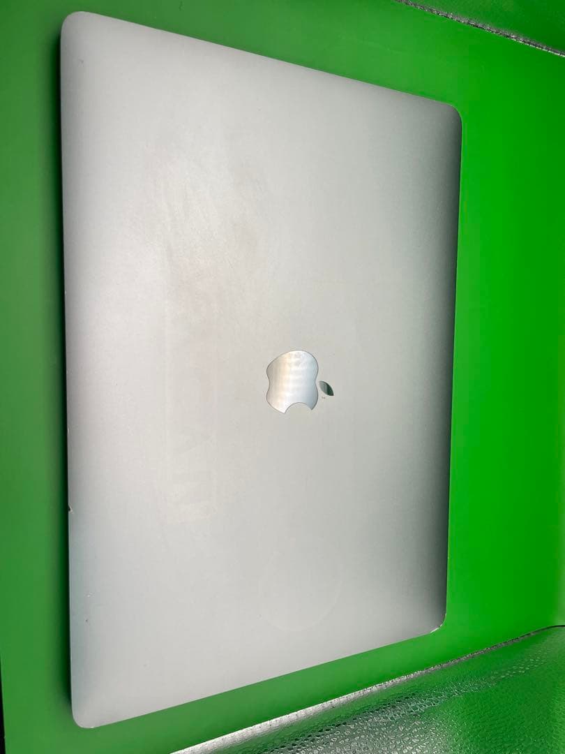 MacBook Pro 2019 – i7 / 16GB / 512GB 中古