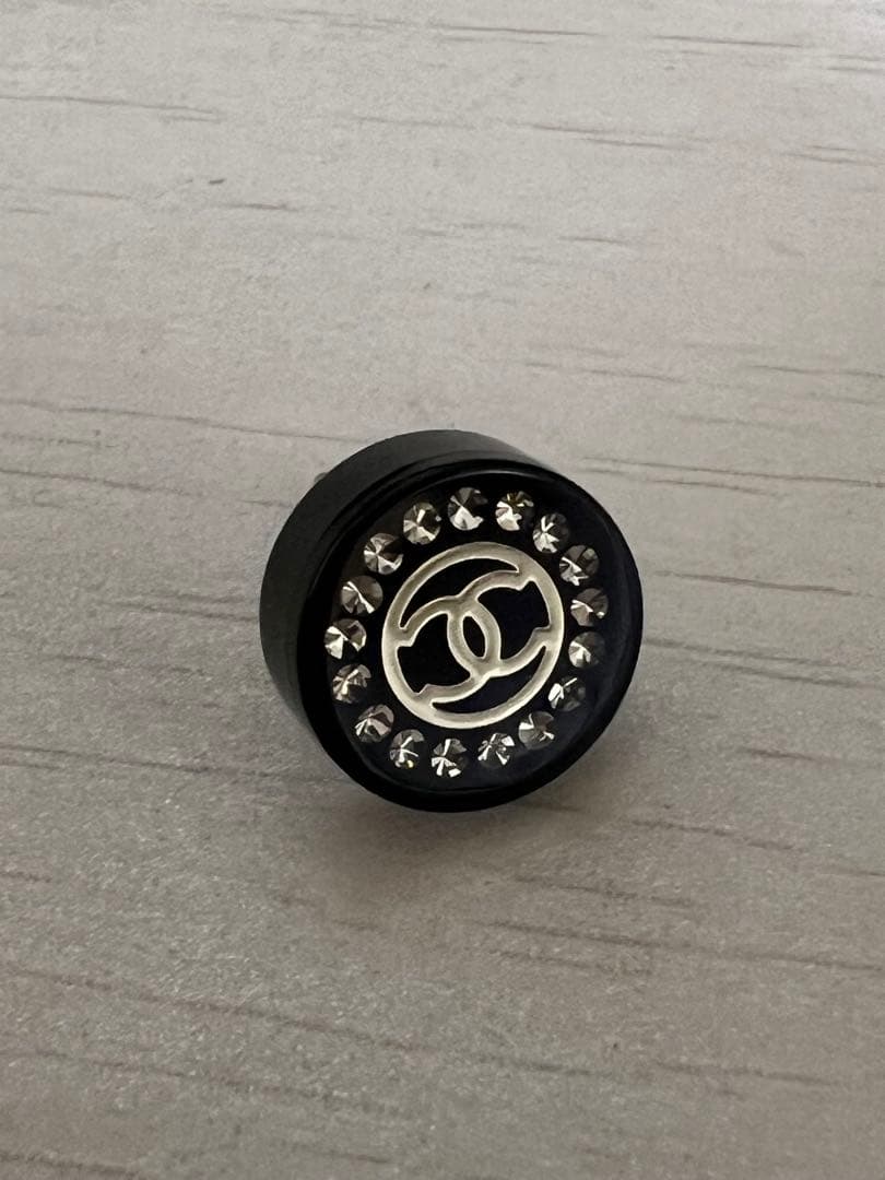 CHANELシャネルのピアス、片方だけです。