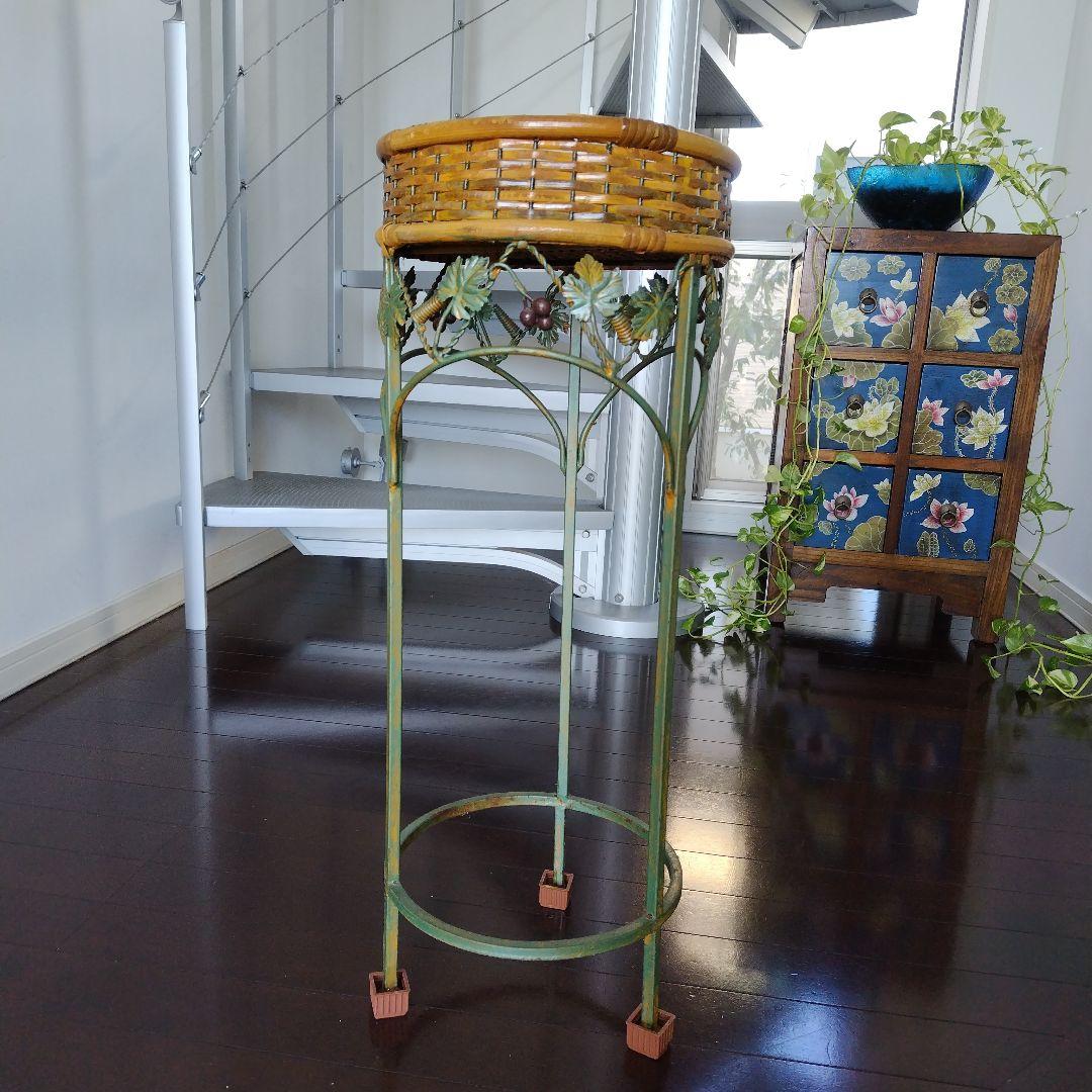 アンティーク ラタンとアイアンのフラワースタンド