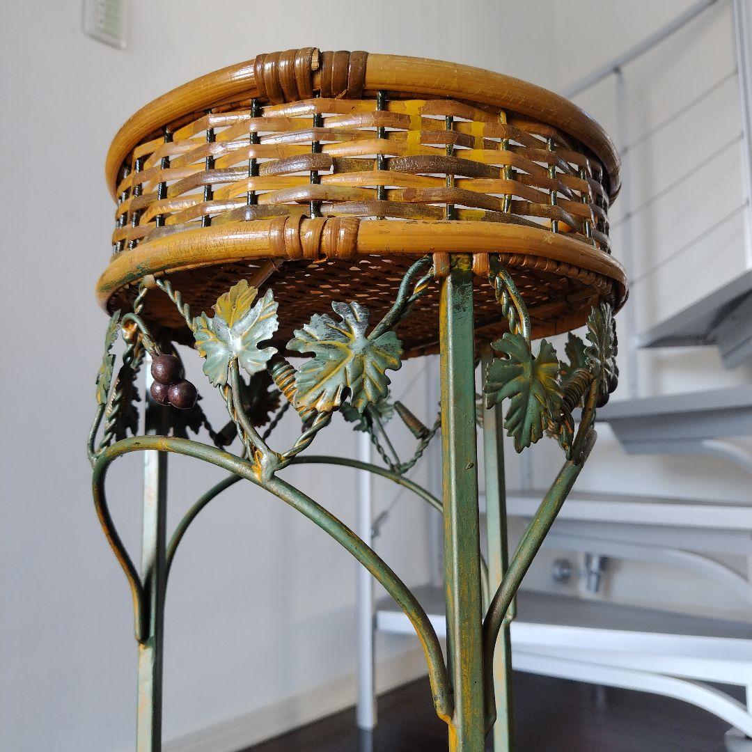 アンティーク ラタンとアイアンのフラワースタンド