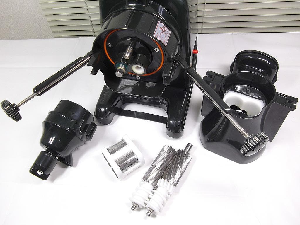 野菜しぼり器 スロージューサー しぼるくん 高波動ジュースマシン