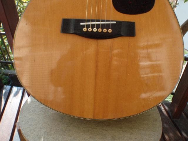 YAMAHA FG-202 赤ラベル　エレアコ装備　ライブでの使用可能。