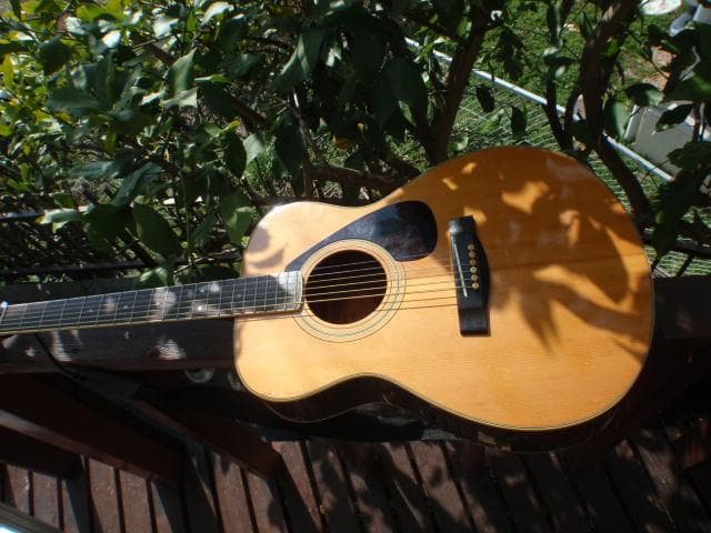 YAMAHA FG-202 赤ラベル　エレアコ装備　ライブでの使用可能。