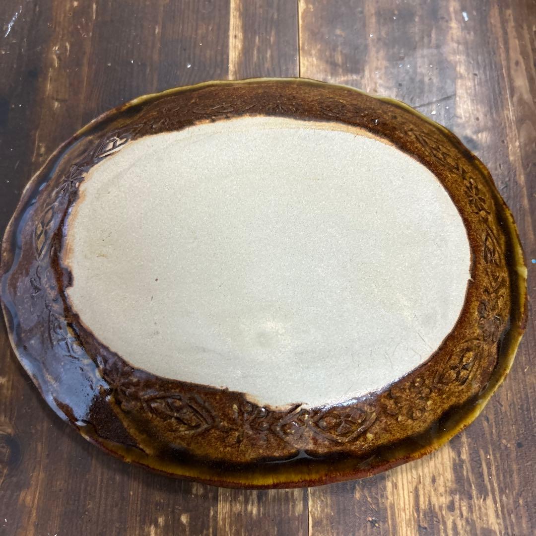 作家　陶芸作家　スリップウエア　うさぎ　オーバル　カレーパスタ　深皿②