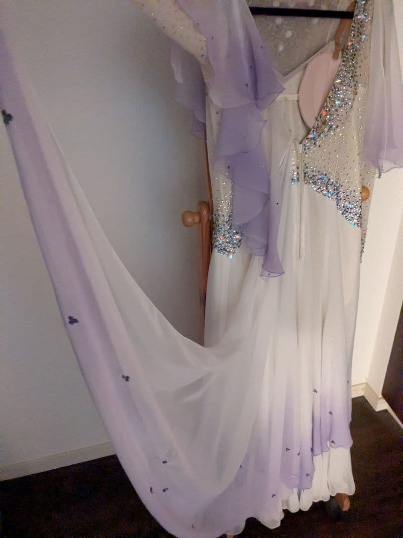 社交ダンス　スタンダードドレス　モダンドレス　 オフ白紫