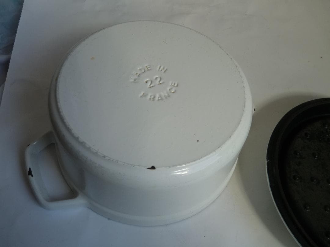 STAUB LA COCOTTE 両手鍋 ホワイト 22cm