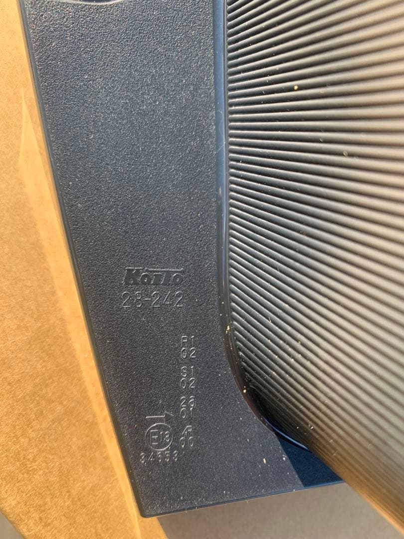 ノア エスクァイ ZRR80 後期 純正 右テールランプ 81551-28711