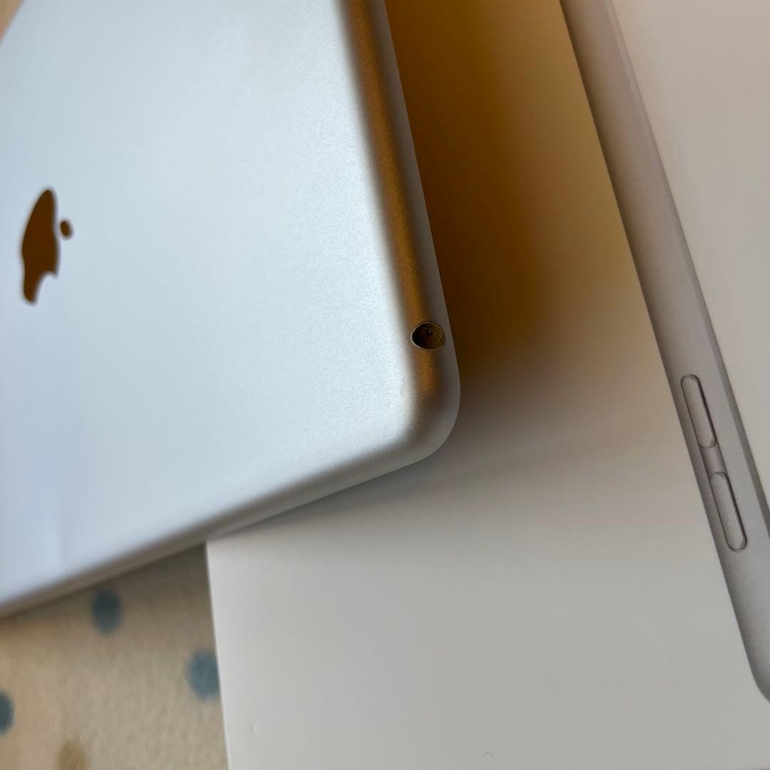 Apple iPad シルバー 本体 MK2L3J/A 64GB 第9世代