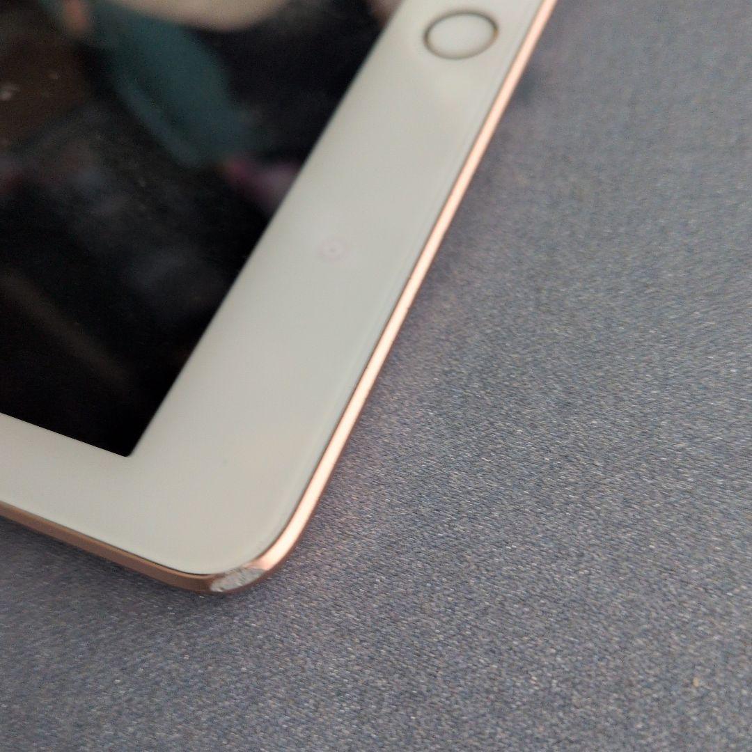 Apple iPad (第6世代) ゴールド 本体