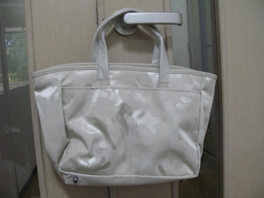 ゼロハリバートン リモンタシリーズ カートトートバッグ　82453　ベージュカモ