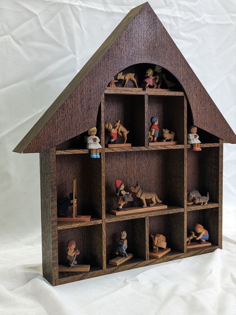 ドイツ【Emi Helbig】エミーヘルビッヒ　木彫りのミニチュア　木の家セット